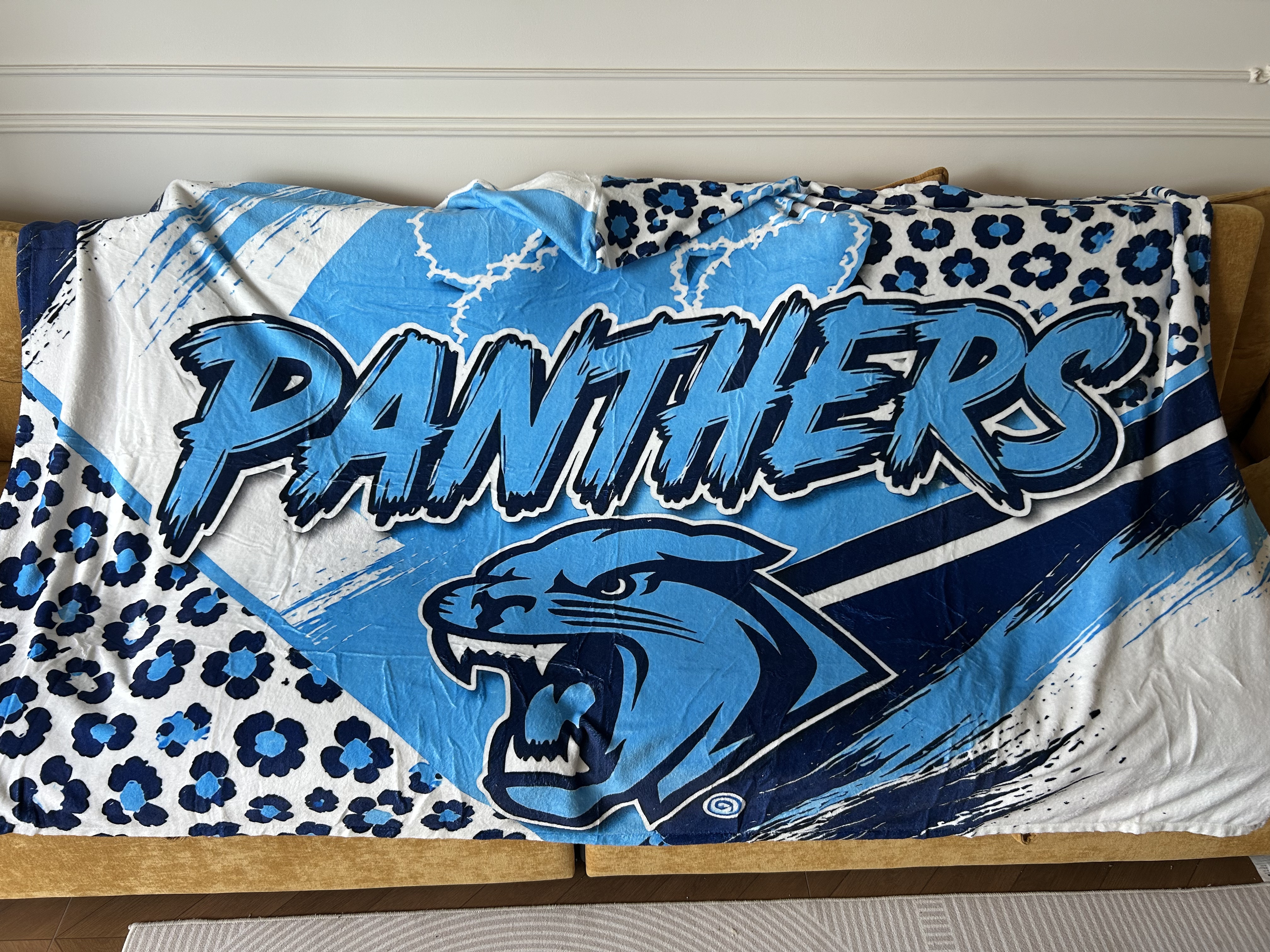 Wholesale Customize Pattern Flannel Blanket With Hood